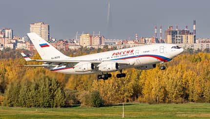 Russische Il-96 fliegt durch ganz Italien - zweimal