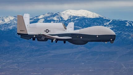 Northrop Grumman MQ-4C Triton im IFC-Standard.