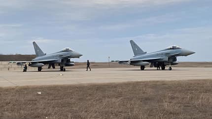 Eurofighter der Luftwaffe üben in Rumänien mit italienischen Eurofightern.