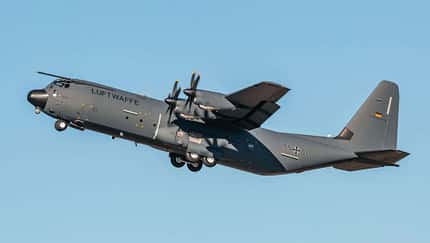 Die erste C-130J-30 für die Luftwaffe traf am 19. Februar 2022 in Evreux ein.