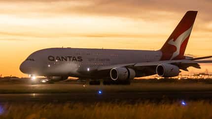 A380 der Qantas bei der Ankunft aus Los Angeles in Sydney am 21. Februar 2022, nach der Wiederöffnung des Landes für Touristen.