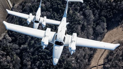 Hensoldt stattet im Auftrag der QinetiQ Flugzeuge vom Typ DA62MPP mit seinem Missionssystem „MissionGrid“ aus.