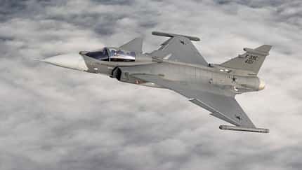 Die ersten beiden Saab F-39E Gripen aus der Serie trafen Anfang April 2022 per Schiff in Porto Allegre ein.
