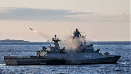 Die Korvette „Oldenburg“ verschoss am 18. Mai in Nordnorwegen erstmals eine Saab RBS15 Mk3 gegen ein Landziel.