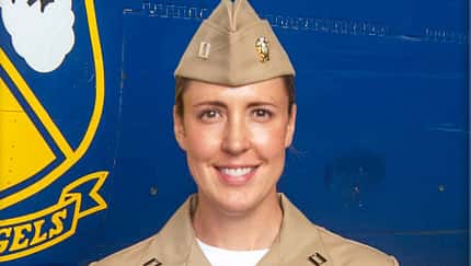 Leutnant Amanda Lee ist die erste Demo-Pilotin der Blue Angels.
