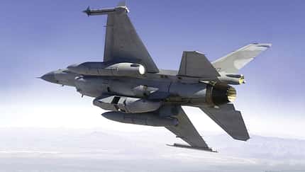 MS-110-Aufklärungbehälter von Collins Aerospace an der F-16.