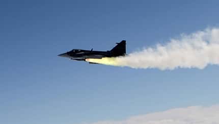 Saab Gripen E verschießt Meteor-Lenkwaffe über dem Testgebiet Vidsel.