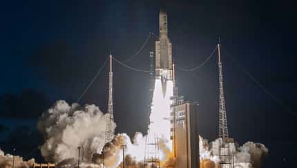 Ariane 5 bringt Riesen-Satellit ins All