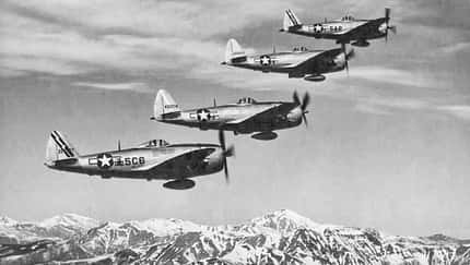 P-47 Thunderbolt über den Schlachtfeldern Europas