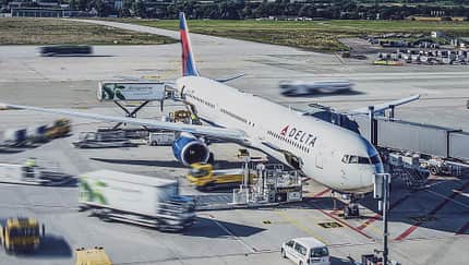 Boeing 767 von Delta am Flughafen Stuttgart.