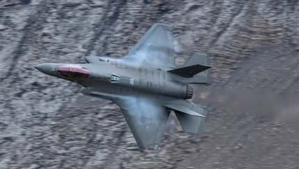 F-35A gibt ihre Premiere beim Fliegerschießen