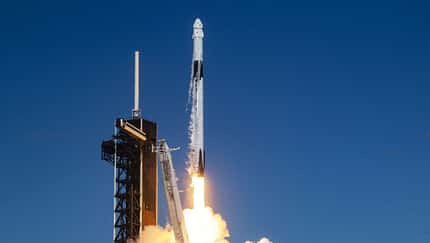Die Falcon 9 von SpaceX startet auch bemannte Dragon-Kapseln zur Internationalen Raumstation.