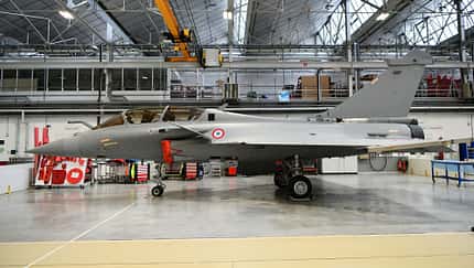 Mit einem Doppelsitzer hat Dassault Aviation die Lieferungen der Rafale an die französische  Armée de l´Air et de l´Espace nach vier Jahren wieder aufgenommen.