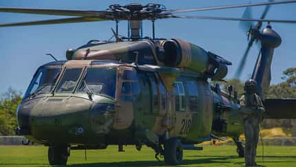 Australiens Heer nutzte bereits früher Black Hawks, und zwar das Modell Sikorsky S-70A-9.
