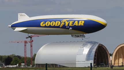 Ein Zeppelin NT wird ab Mai 2024 permanent in Essen/Mülheim stationiert, wo WDL eine neue Luftschiffhalle gebaut hat.