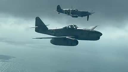 Me 262 und Spitfire gemeinsam über Englands Küste