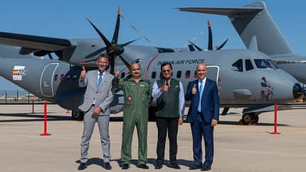 Airbus hat in Sevilla die erste C295 an Indien übergeben.
