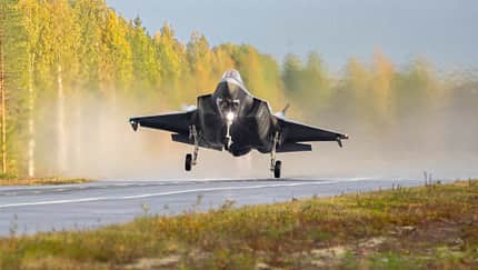 Norwegens F-35A landen (und starten) auf der Straße