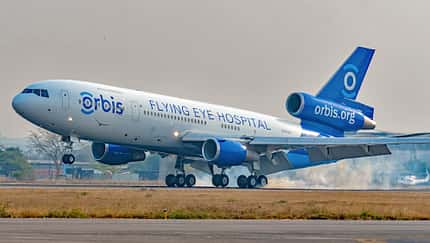 Ein Ex-DC-10-Frachter gegen die „globale Blindheit“