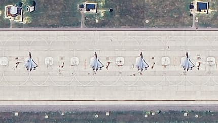 Parkt Russland seine nagelneuen Superfighter im Freien? 