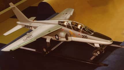 Alpha Jet Modell am Boden