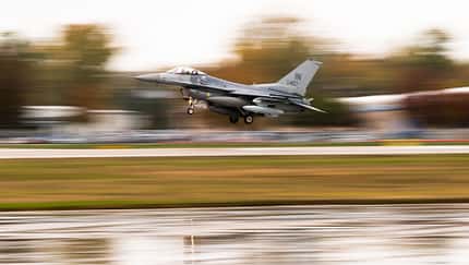 F-16 bei der Landung