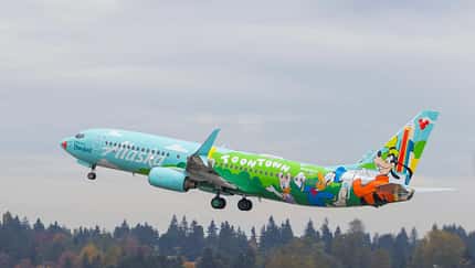 Disney-737 von Alaska Airlines beim Start