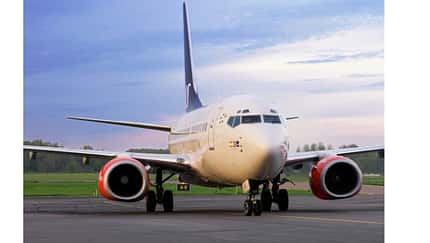 Boeing 737 SAS am Boden von vorne