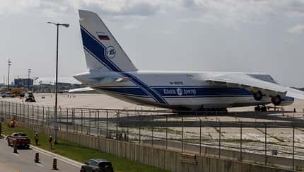 An124, Antonow, Antonov, An 124, Volga Dnepr, Volga-Dnepr, Russland, Toronto Russian Cargo Plane Seized At Toronto Pearson Airport