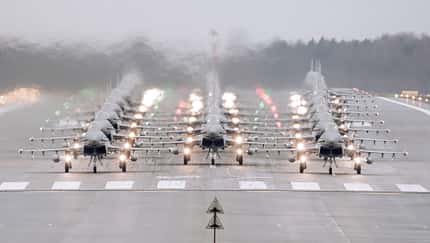 Eurofighter der Luftwaffengeschwader 71 und 73 beim "Elephant Walk" in Laage. 