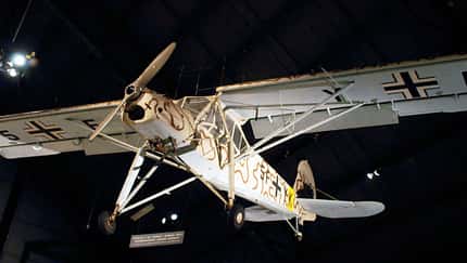 Fi 156 Storch aufgehängt unter Decke