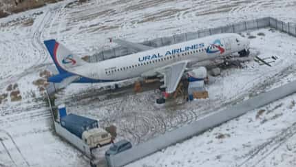 Ural-A320 in Sibirien auf Feld im Winter