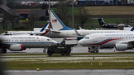 Boeing C-40 USAF mit VIP-Flugzeugen auf Vorfeld