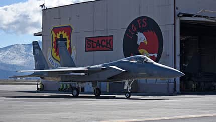 F-15C Eagle vor Hangar