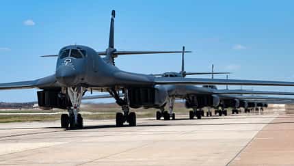 B-1B Lancer Bomber hintereinander
