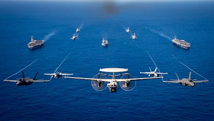 Formation über Flugzeugträgern