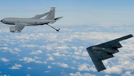 KC-135 US Air Force mit B-2 Spirit