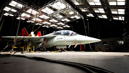 Hitzetest T-7A Red Hawk im Klimalabor