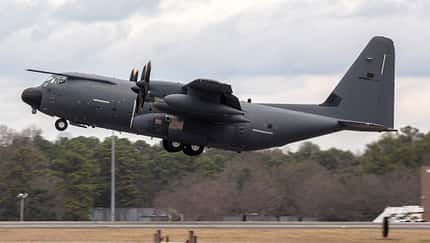 Deutschlands erste KC-130J beim Start zum Überführungsflug.