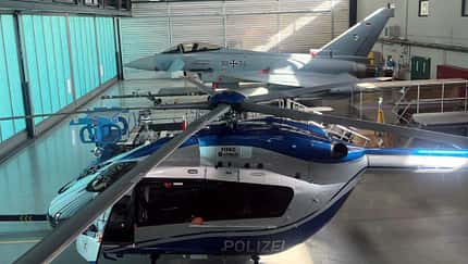 Defekter Eurofighter im Hangar der Polizeihubschrauberstaffel Baden-Württemberg.