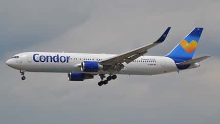 Boeing 767 D-ABUK von Condor im Landeanflug.