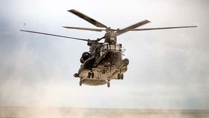 Boeing MH-47G Chinook von vorne Landung