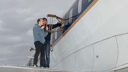 NASA, DC8, DC-8, Douglas, Armstrong, palmdale NASA DC-8 Personen mit Sensoren auf Tragfläche
