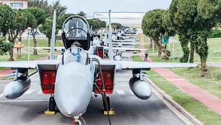 F-15 Eagle Schlange auf der Straße von vorne