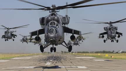 Neue Mi-35M-Kampfhubschrauber landen in Belarus