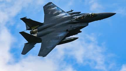F-15 Strike Eagle im Kurvenflug