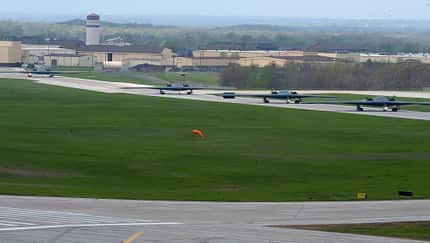 Spirit, Vigilance, USAF, Northrop Grumman, Stealth, B-2A, b2 B-2A Spirit reihen sich zum Massenstart auf