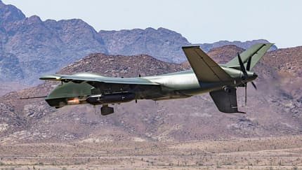 General Atomics Mojave UAS feuert Minigun ab