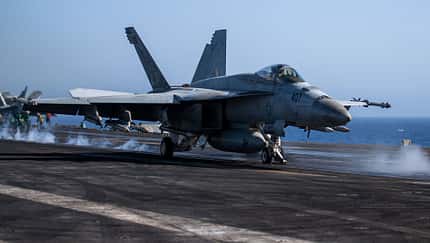 Katapultstart F/A-18 Super Hornet auf USS Eisenhower