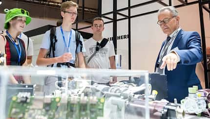Interessierte beim Talent Hub auf der ILA.